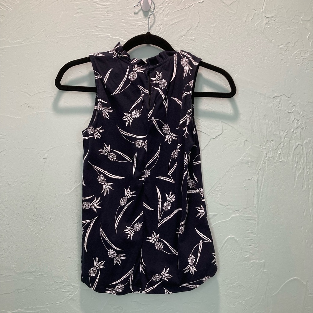 Ann Taylor
XXSP blue pineapple tank - Picture 4 of 5